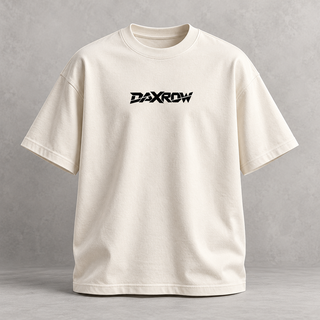 Visuel de concept : tee-shirt écru avec logo DAXROW noir